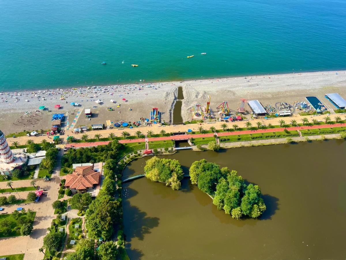 Hellobatumi Aparthotel Eksteriør bilde