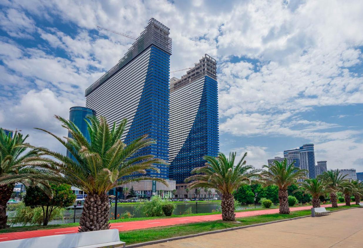 Hellobatumi Aparthotel Eksteriør bilde
